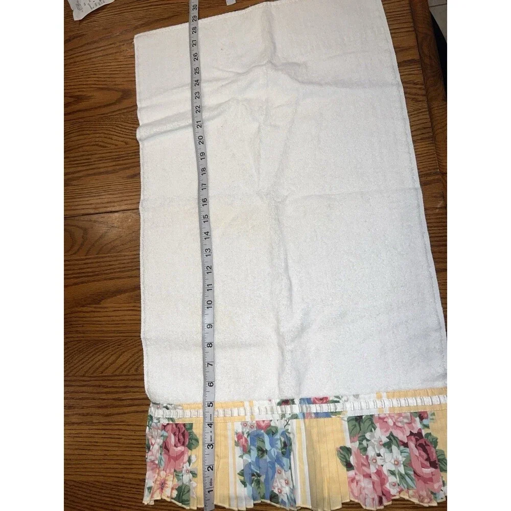 Avanti hand towel white rectangle cotton yellow floral ruffle USA 1978 Vintage